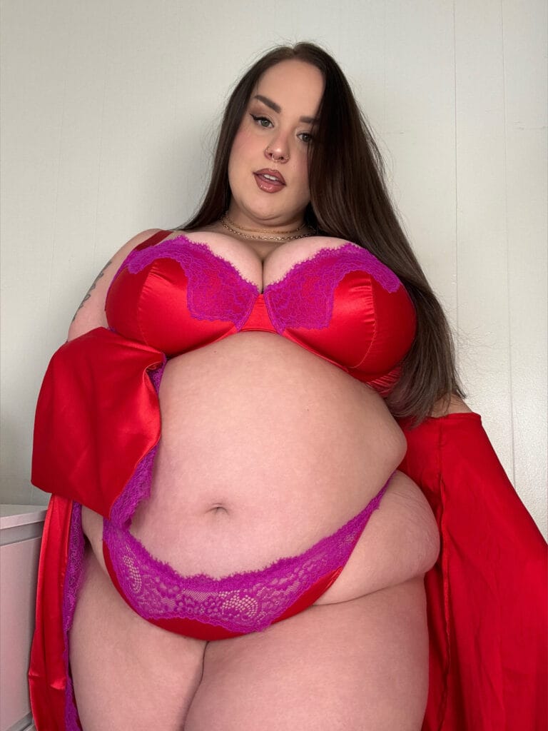 Photo of Caroline Quinn, creator on OnlyFans with exclusive content