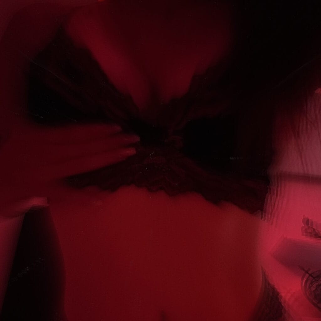 Photo of Julia Passos, creator on OnlyFans with exclusive content