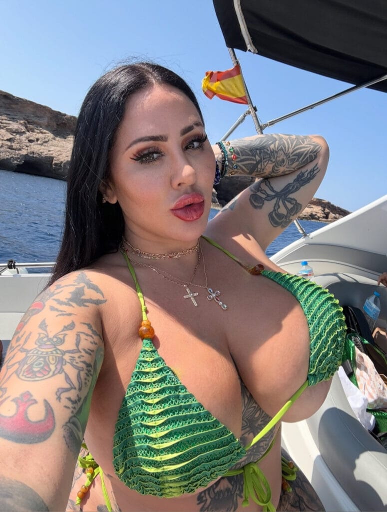 Photo of DREA SiNGLE STEPMOM , creator on OnlyFans with exclusive content