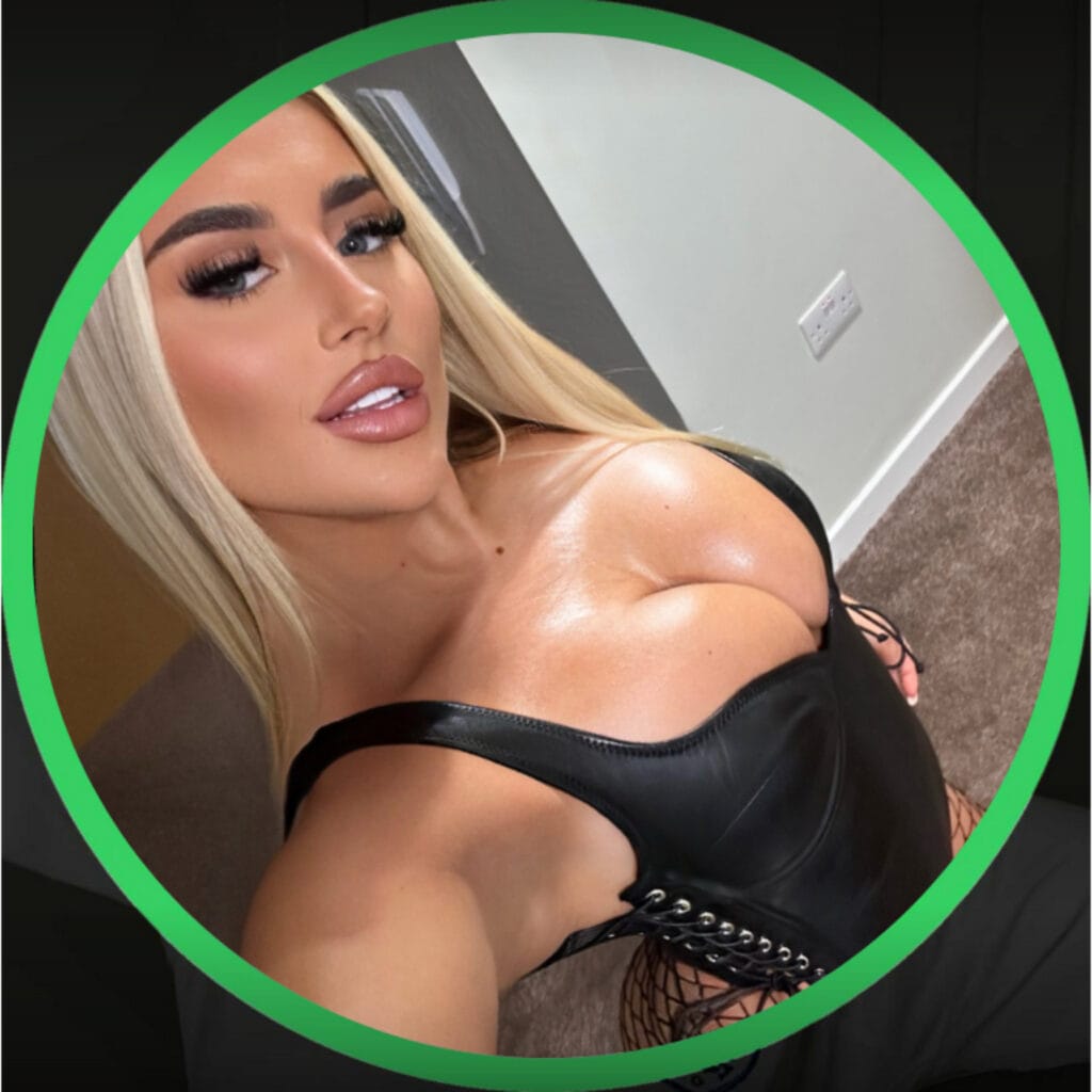 Photo of em-leah, creator on OnlyFans with exclusive content