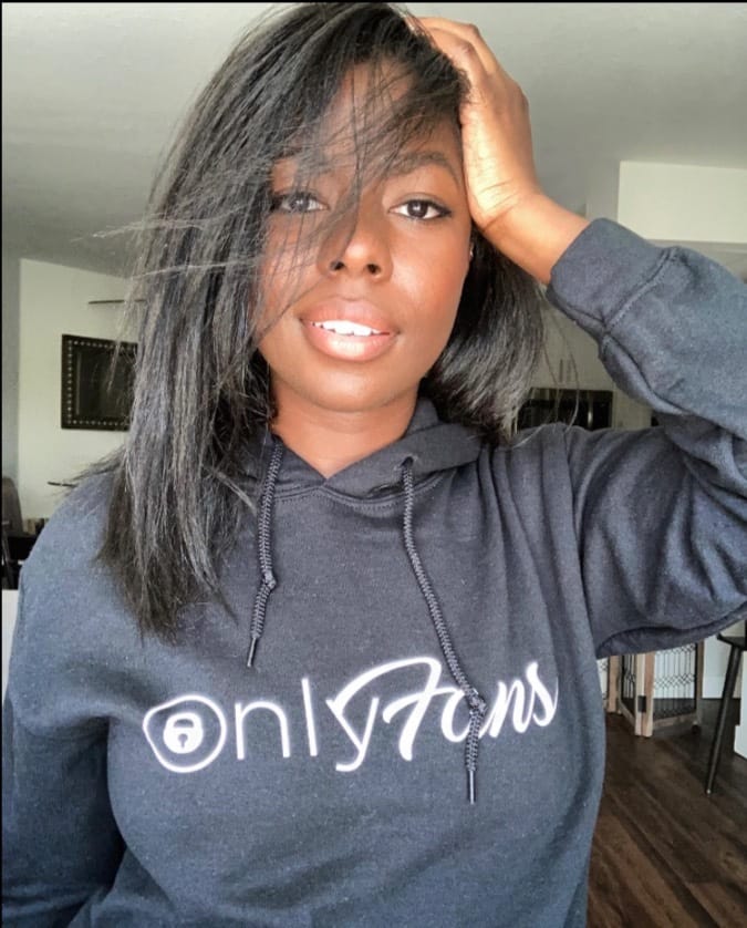 Photo of Camille W, creator on OnlyFans with exclusive content